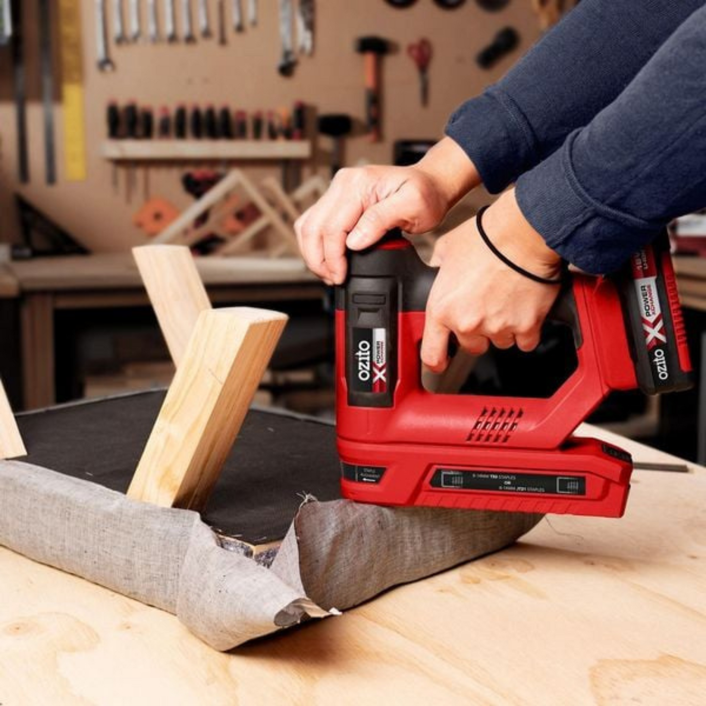 OZITO XPC CORDLESS STAPLE GUN