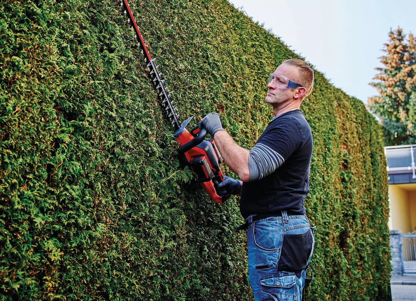 EINHELL CORDLESS HEDGE TRIMMER