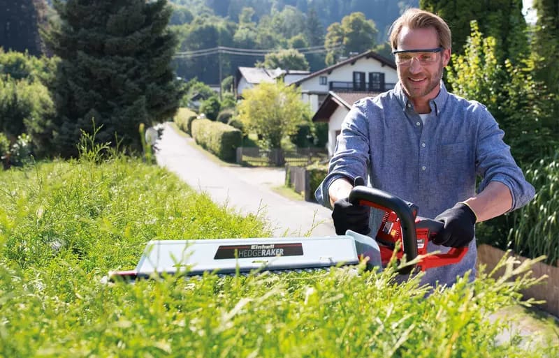 Cordless Hedge Trimmer
ARCURRA 18/55